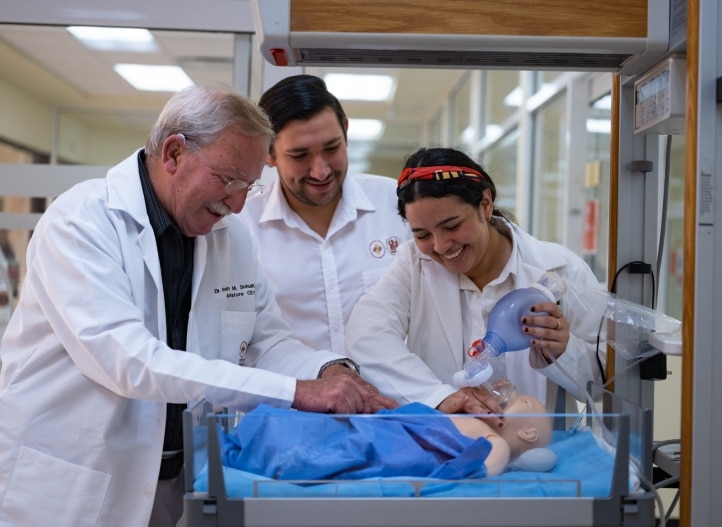 tres estudiantes anahuac