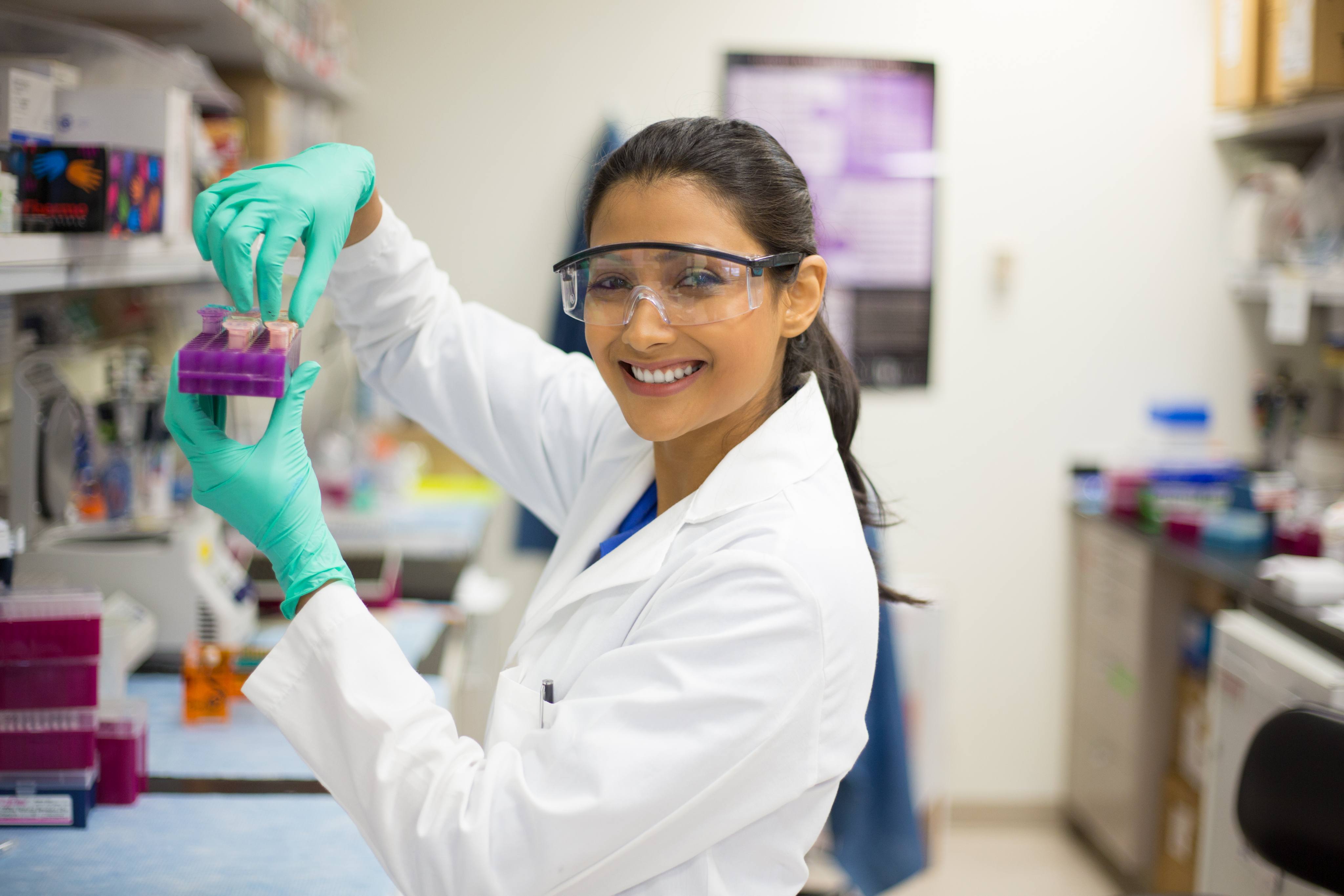 Jubilant Pharmova scientist in lab