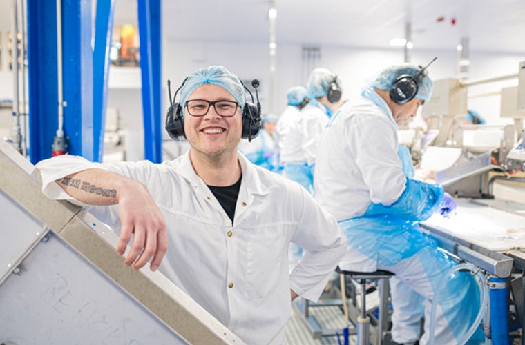 Dovydas Lidzius Product Controller på fabrikk