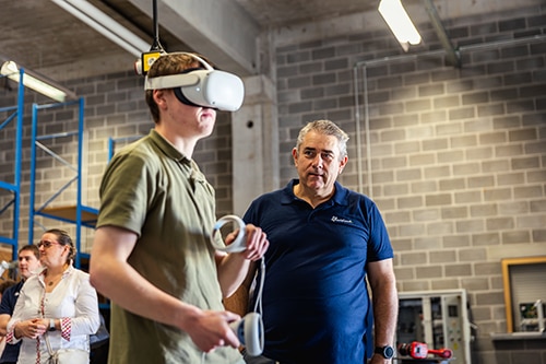 Technische bachelor aan het werk