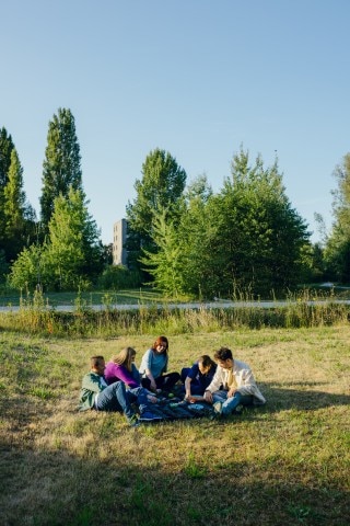 vrienden genieten van de natuur